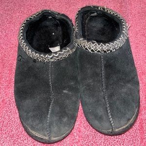 Black tasman ugg slippers